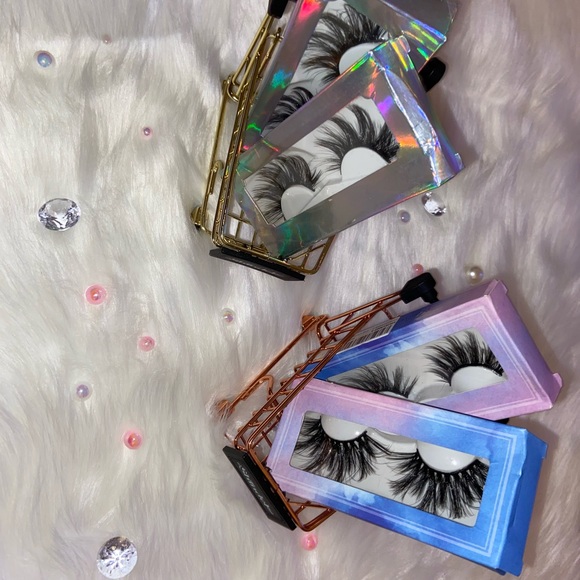 Lashes - Picture 4 of 8